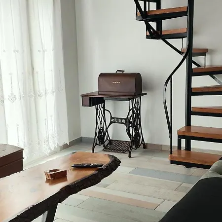 Nina's Up * مدينة سكياثوس